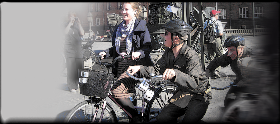 Burning Love Theater | THE CYCLISTS | Photo: Gorm Valentin Burning Love Theater | THE CYCLISTS | Photo: Gorm Valentin